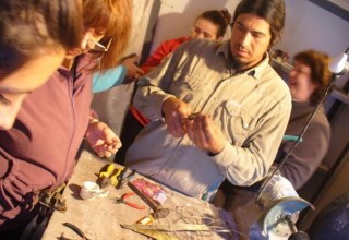 “Taller de tallado y engarzado de Piedras Pampeanas”:  Presentaron joyas, piedras y objetos.