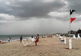 Un rayo cayó sobre una playa de Monte Hermoso: hay seis heridos