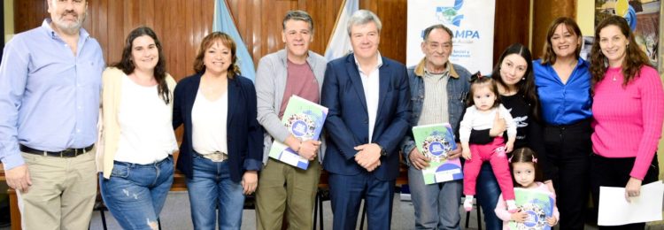 Entregaron créditos de Economía Social y Participación Comunitaria en Uriburu y Anchorena