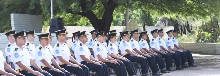 Emocionante ceremonia de entrega de sables a cadetes de primer año del ISP