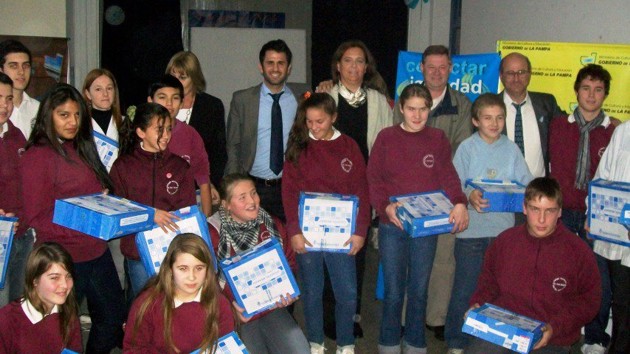 Entrega de Netbooks en General Campos
